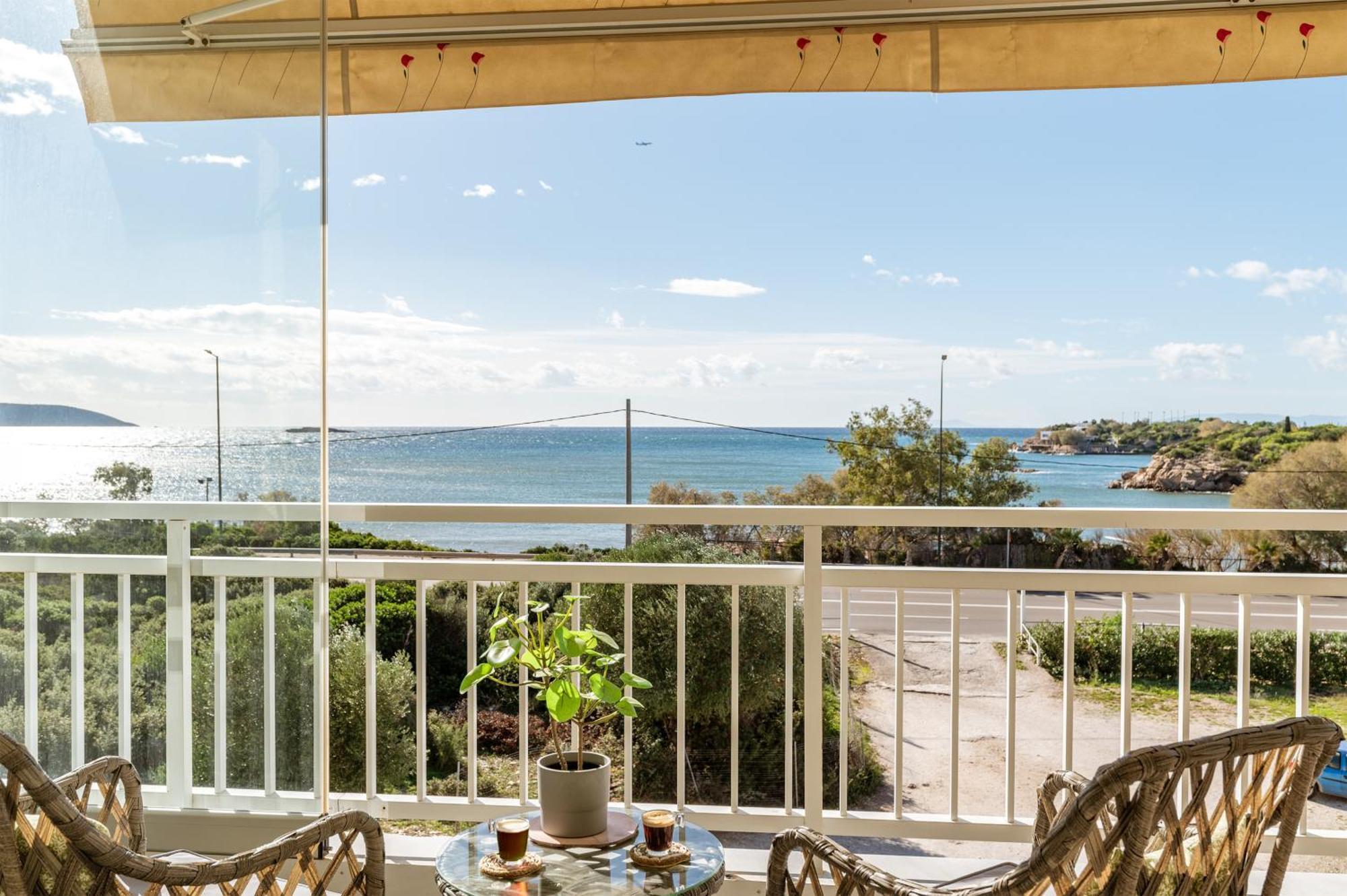 Amazing Sea View Apartment Kalivia Thorikou Екстериор снимка
